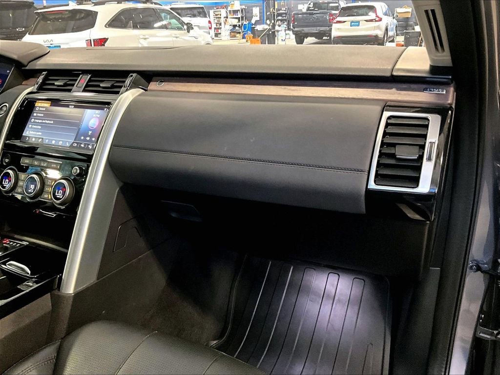 Used 2020 Land Rover Discovery HSE AWD/4WD image 13