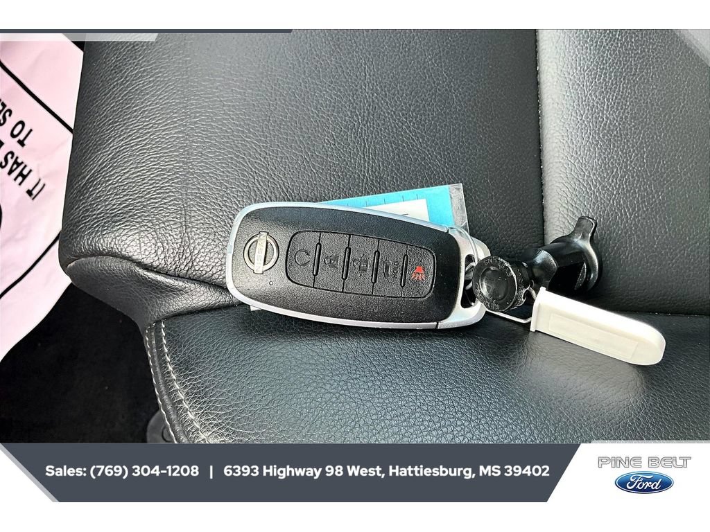 Used 2023 Nissan Rogue SL AWD/4WD image 9