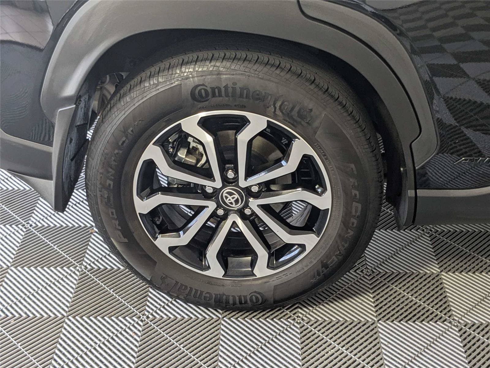 Used 2024 Toyota Corolla Cross AWD Hybrid image 11