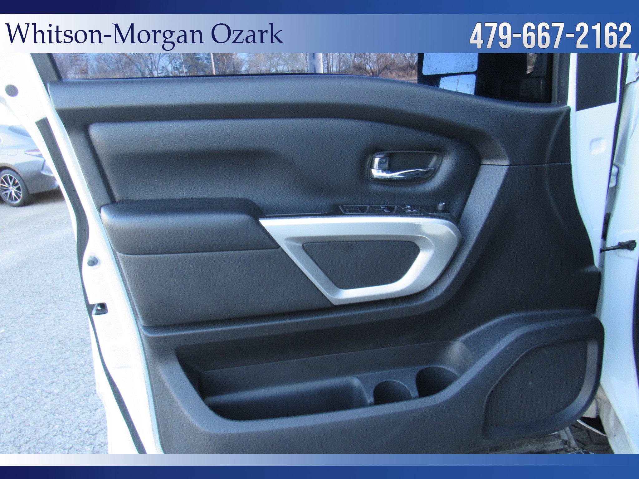 Used 2018 Nissan Titan SV w/ SV Convenience Package image 28