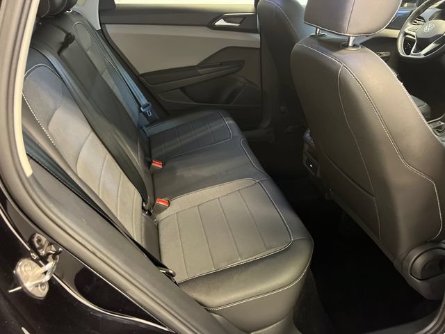 Certified 2023 Volkswagen Taos SE FWD image 12