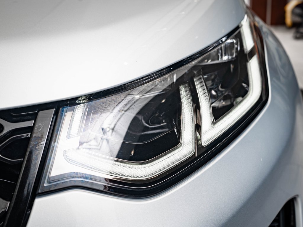 Used 2022 Land Rover Discovery Sport SE image 14