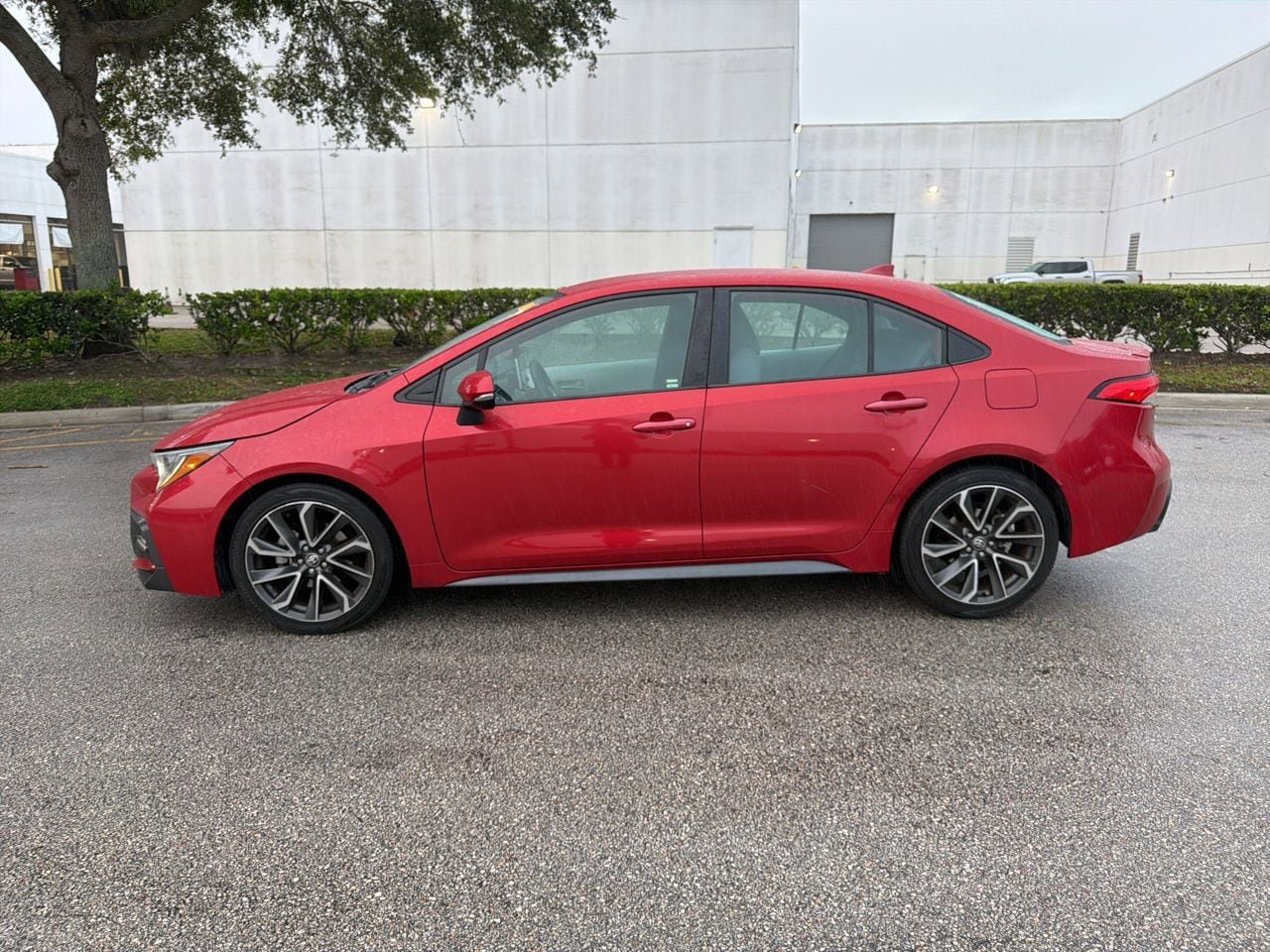 Used 2020 Toyota Corolla SE FWD image 2
