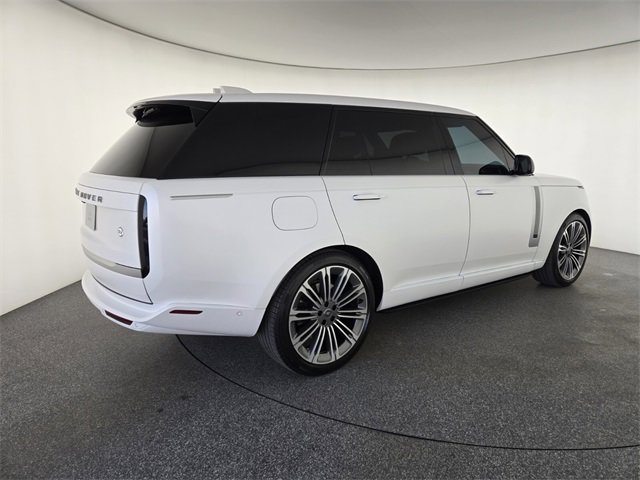 Certified 2024 Land Rover Range Rover SV image 2