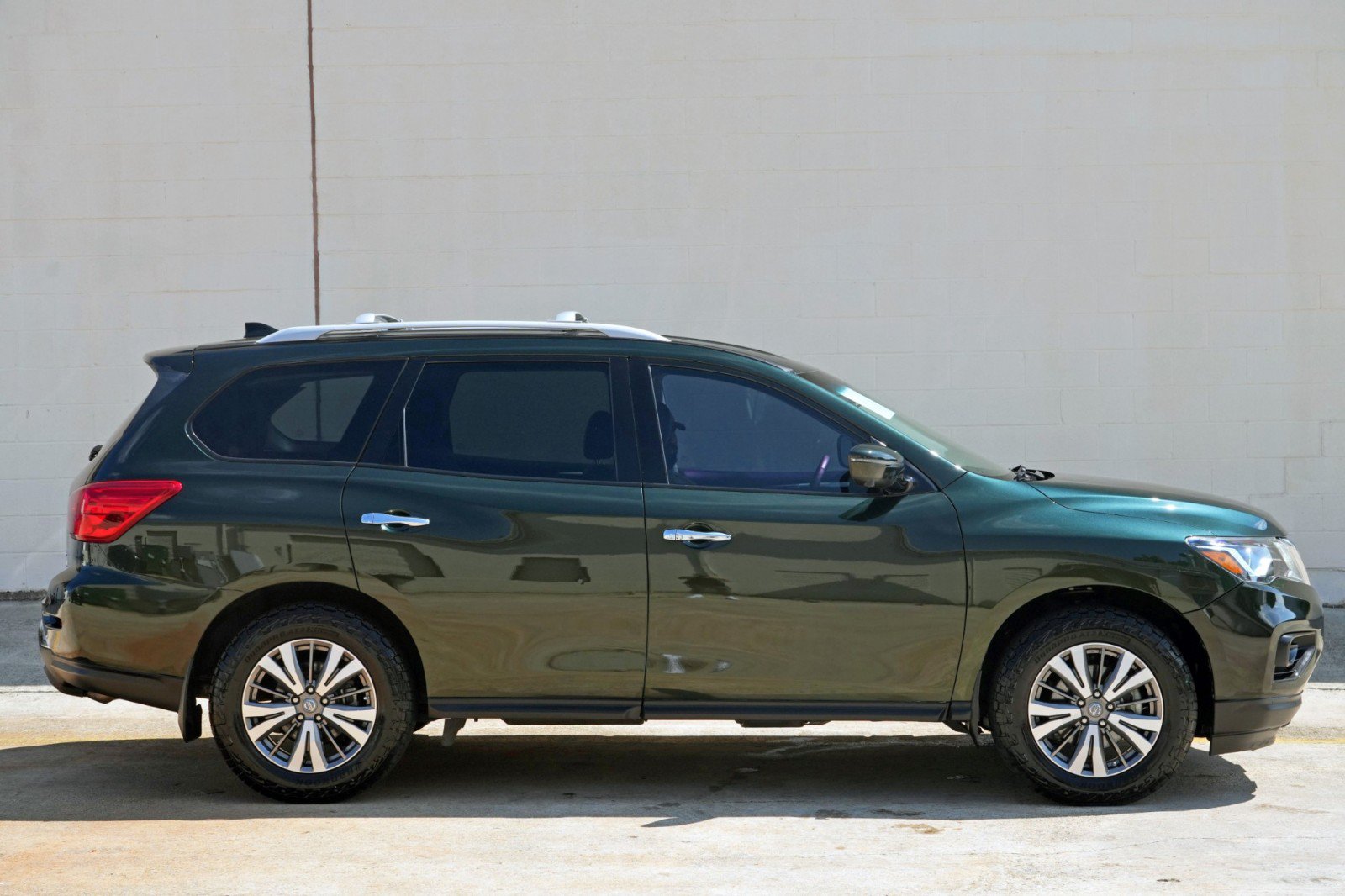 Used 2019 Nissan Pathfinder SL AWD/4WD image 55