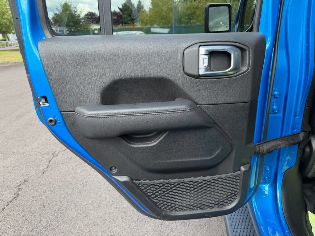 Used 2022 Jeep Wrangler Unlimited Sahara AWD/4WD image 30