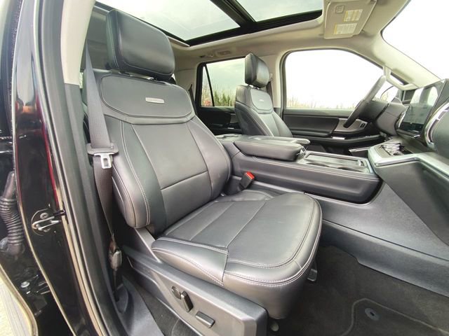 Used 2025 Ford Expedition Platinum image 29