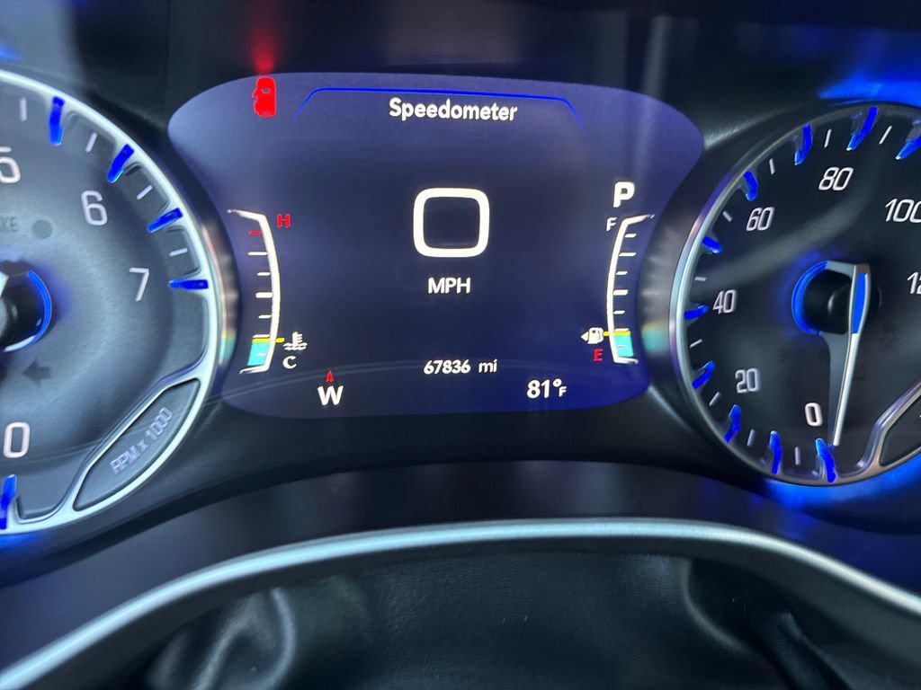 Used 2024 Chrysler Pacifica Touring-L FWD image 18