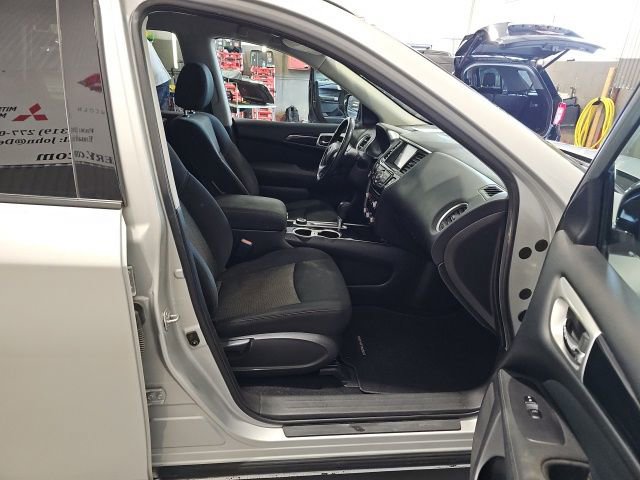 Used 2017 Nissan Pathfinder SV AWD/4WD image 26