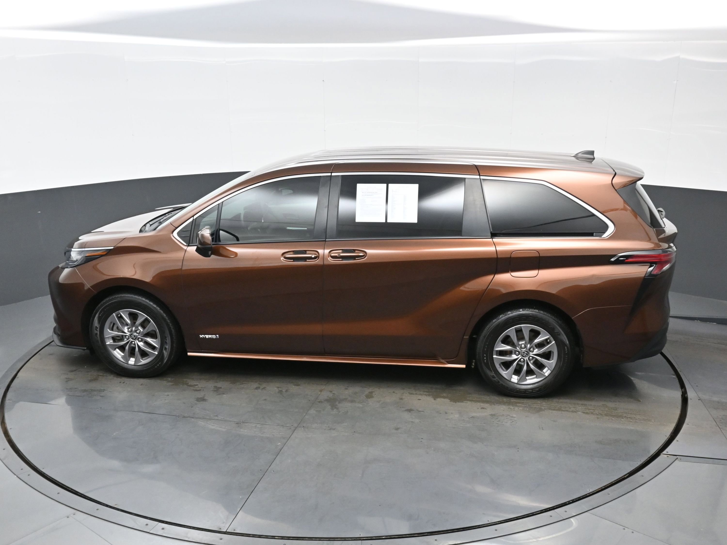 Used 2021 Toyota Sienna LE image 17