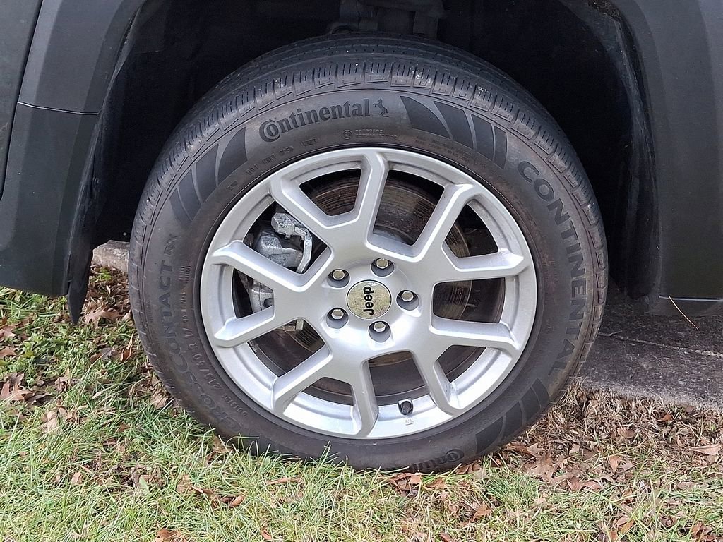 Used 2023 Jeep Renegade Latitude w/ Premium Group image 11