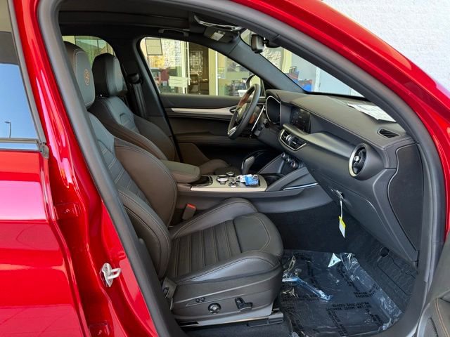 New 2025 Alfa Romeo Stelvio Sprint image 11