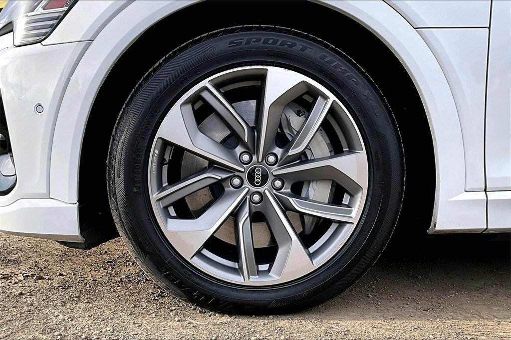 Used 2021 Audi e-tron Premium Plus w/ Premium Plus Package image 11