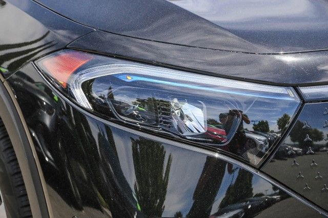 Used 2024 Mercedes-Benz EQB 300 4MATIC image 8