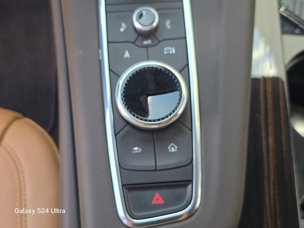Used 2024 Cadillac Escalade Premium Luxury image 31