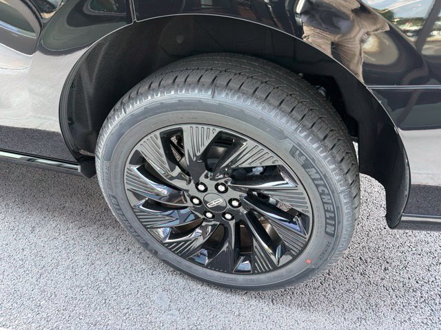 New 2027 Lincoln Navigator Reserve w/ Jet Appearance Package AWD/4WD image 6