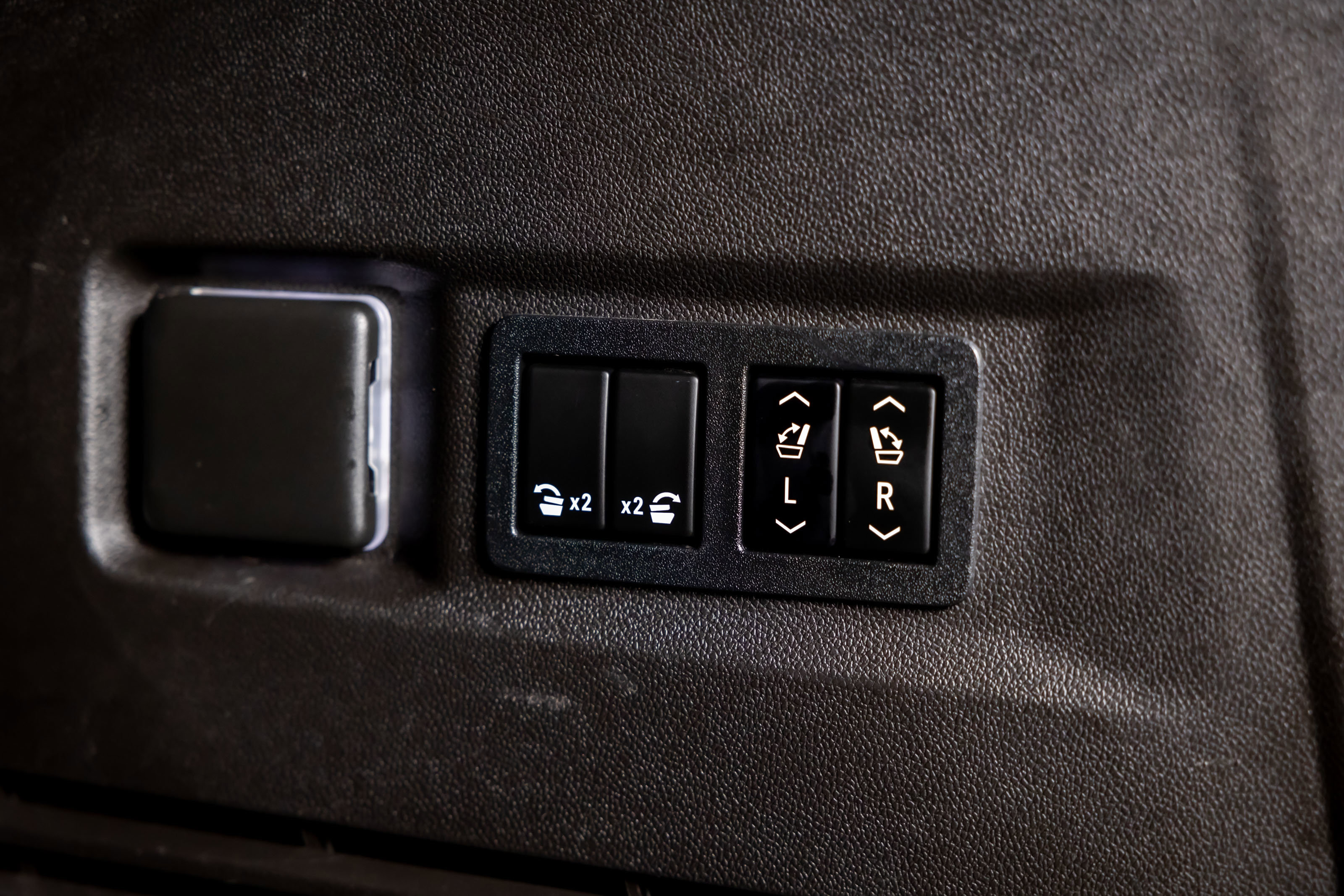 Used 2021 Chevrolet Tahoe Premier w/ Premium Package image 39