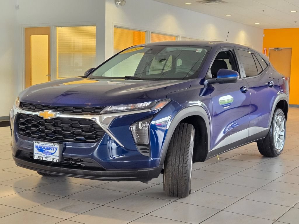 Certified 2024 Chevrolet Trax LS w/ LS Convenience Package FWD image 2