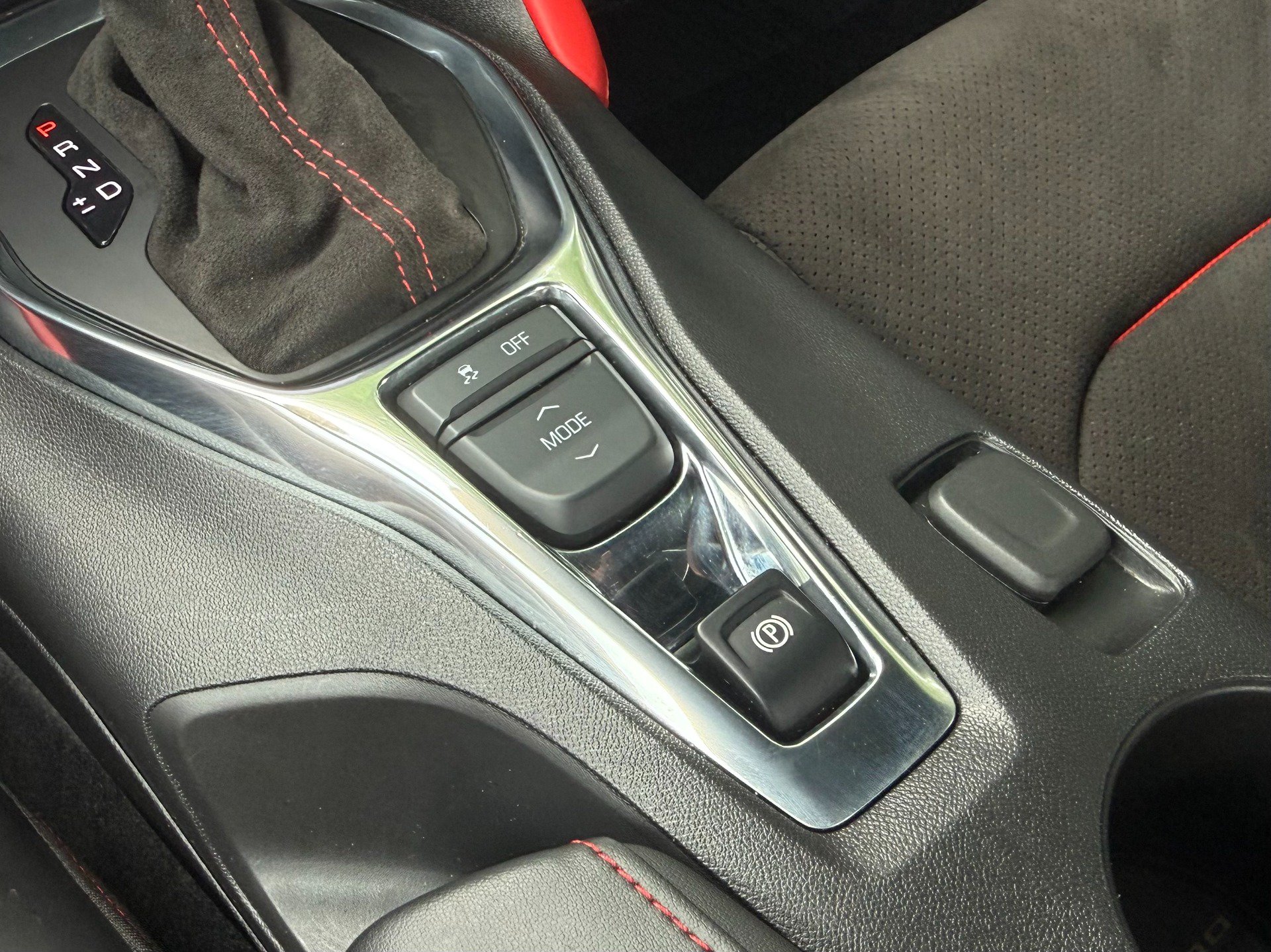 Used 2020 Chevrolet Camaro ZL1 RWD image 27