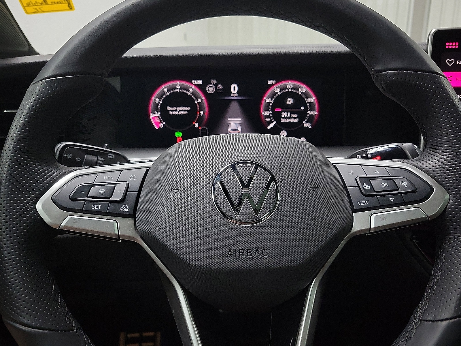 Used 2025 Volkswagen Tiguan SE R-Line AWD/4WD image 17