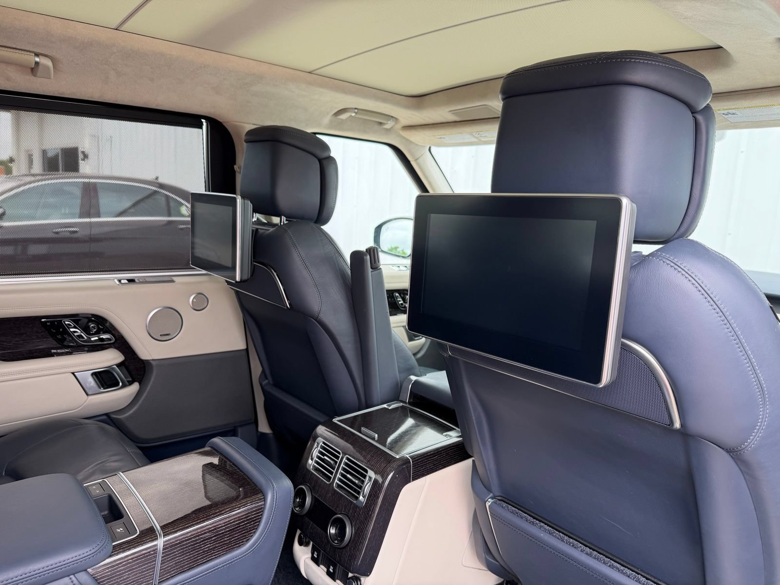 Used 2019 Land Rover Range Rover Long Wheelbase Autobiography AWD/4WD image 18