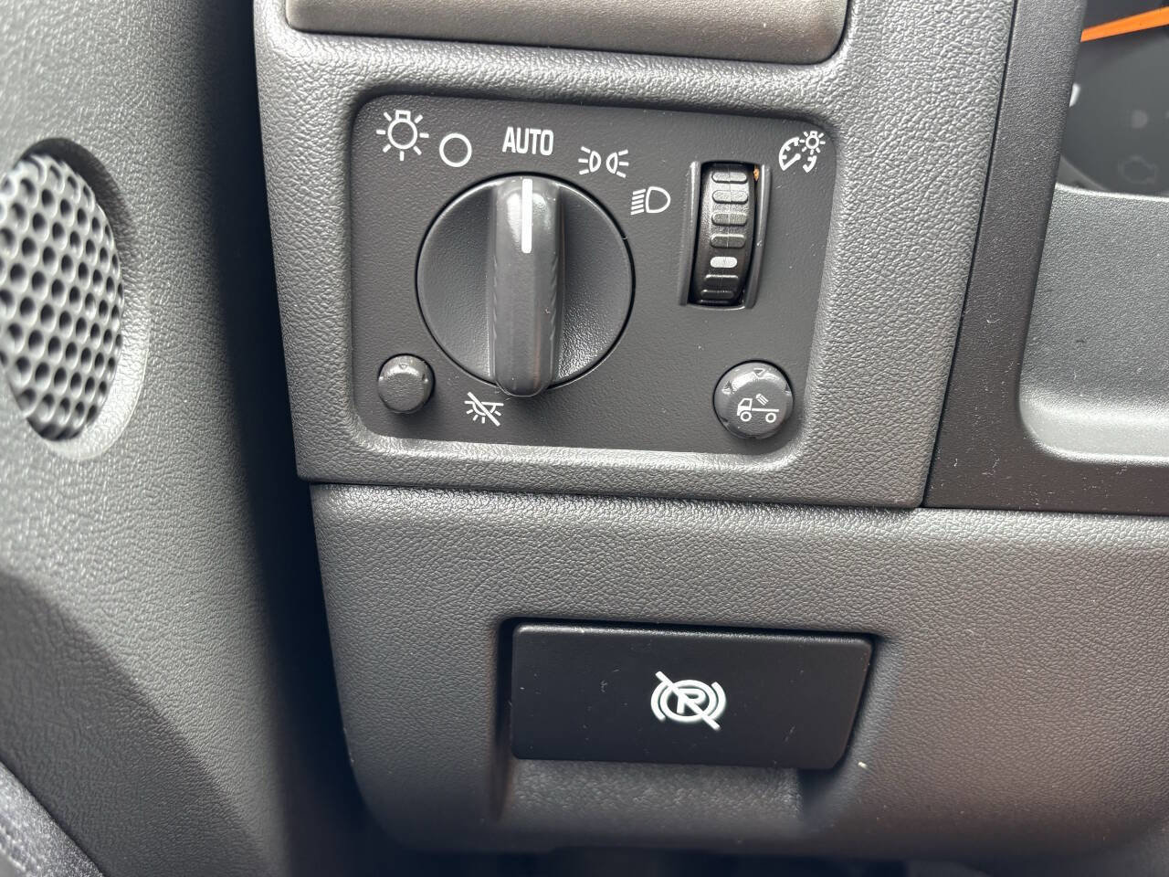 Used 2004 Chevrolet Colorado LS w/ Power Convenience Package image 21