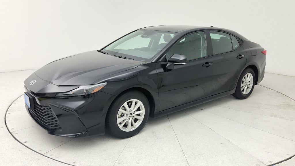 Used 2025 Toyota Camry LE FWD image 3