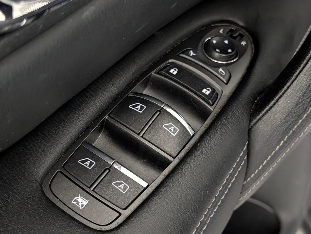 Used 2016 INFINITI QX80 4WD w/ Deluxe Technology Package image 27