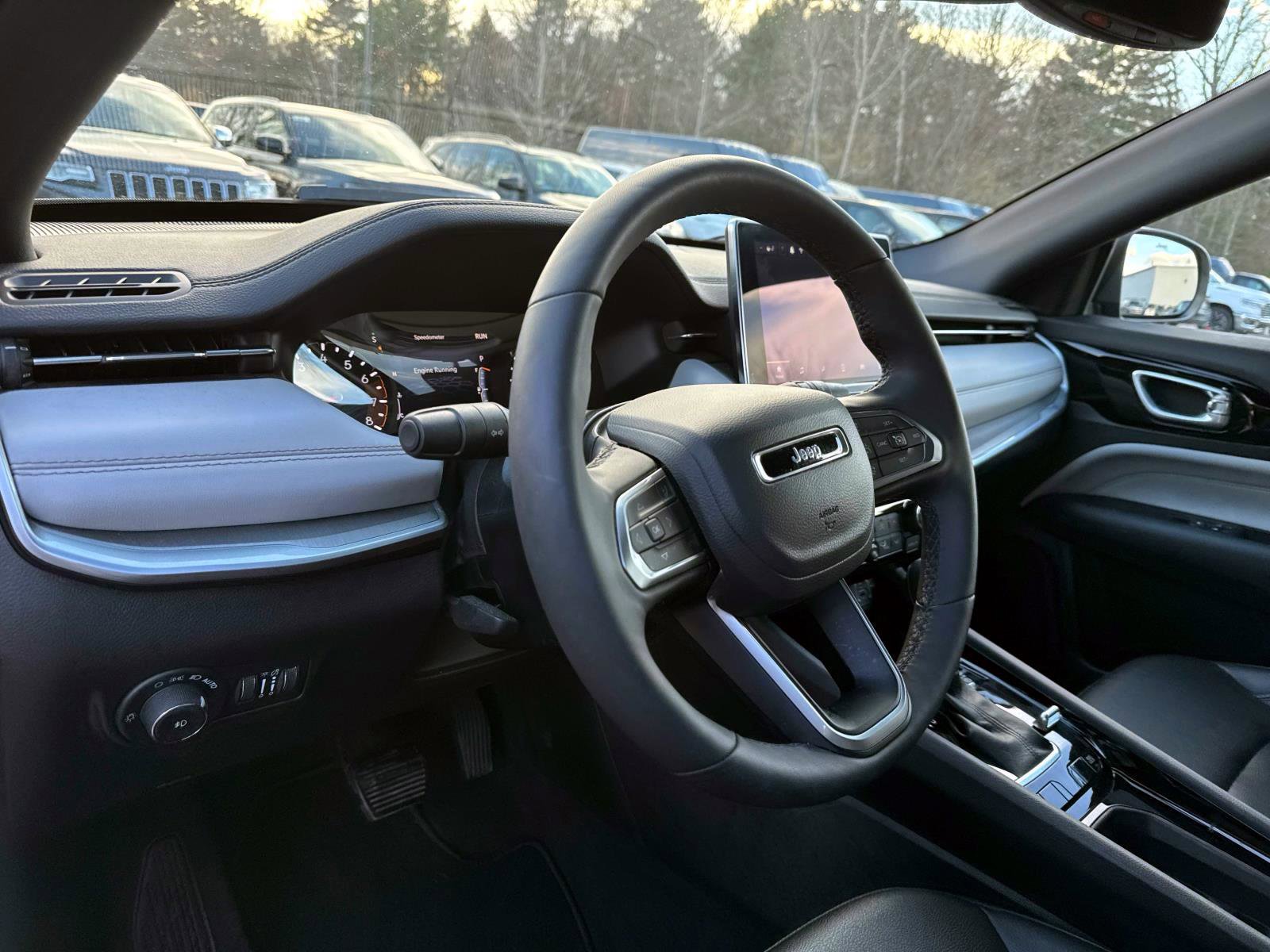 Used 2025 Jeep Compass Limited image 9