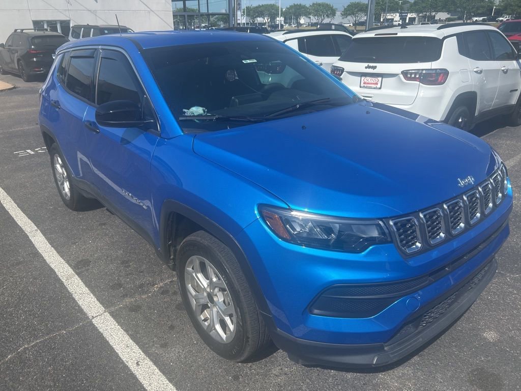 Used 2025 Jeep Compass Sport image 9