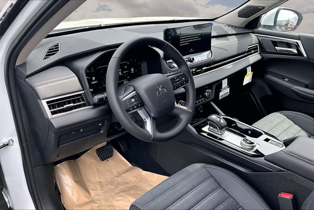 New 2026 Mitsubishi Outlander FWD image 6