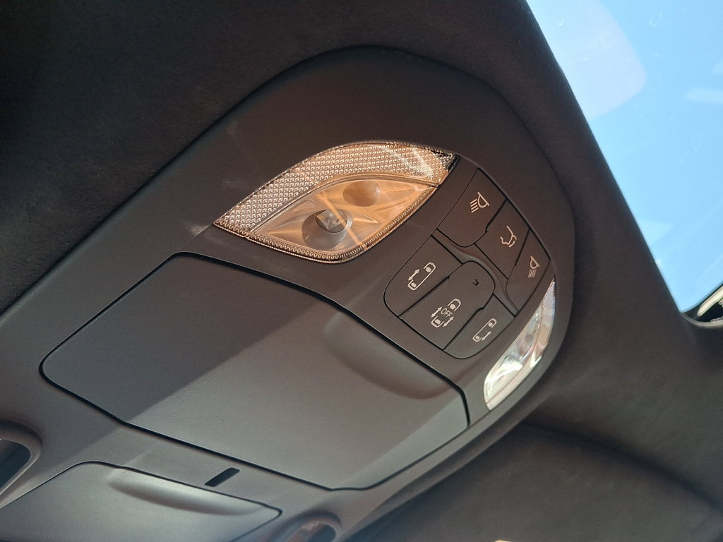 Used 2025 Chrysler Pacifica Pinnacle AWD/4WD image 35