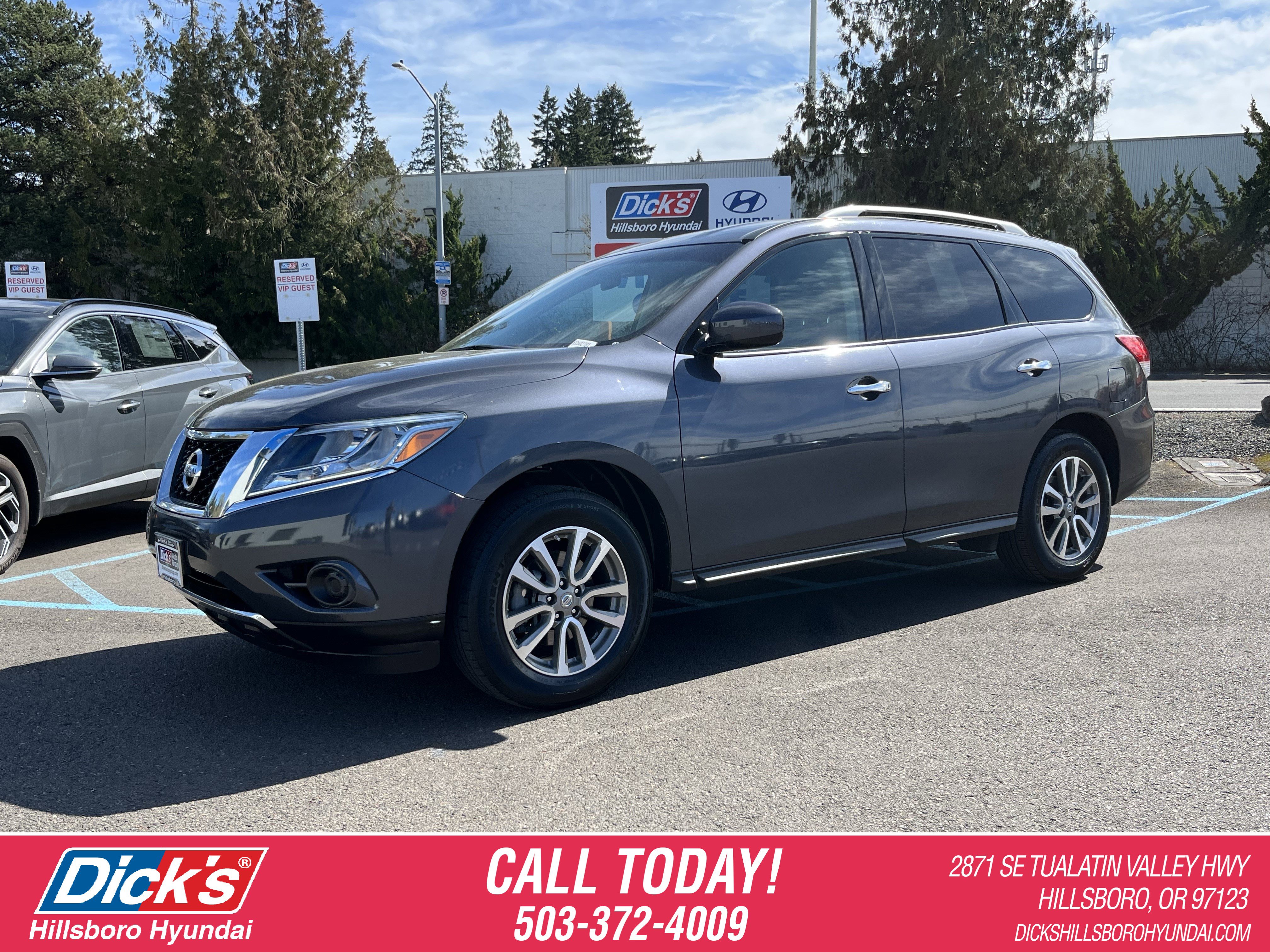 Used 2014 Nissan Pathfinder SV image 1