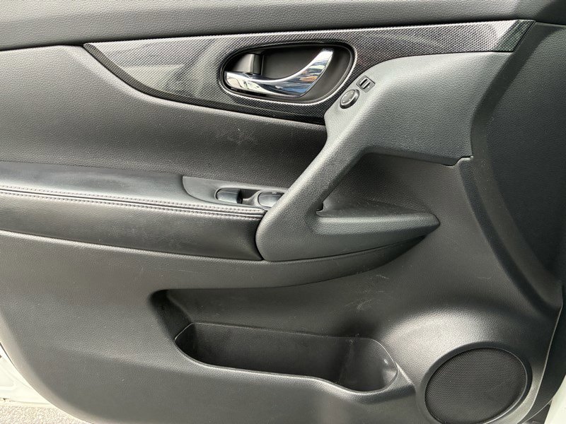 Used 2015 Nissan Rogue SL w/ SL Premium Package image 15