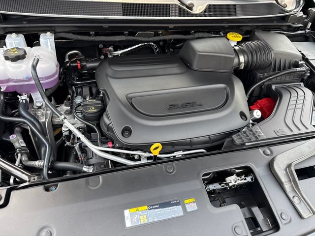 New 2027 Chrysler Pacifica Pinnacle w/ Theater Group FWD image 14