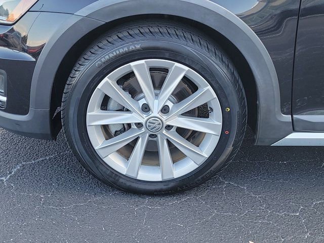 Used 2017 Volkswagen Golf Alltrack S image 29