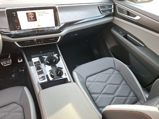 Certified 2025 Volkswagen Atlas Peak Edition SE AWD/4WD image 16