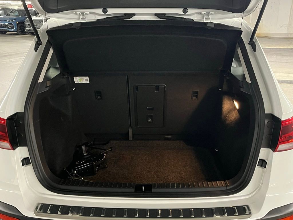 Certified 2023 Volkswagen Taos SE w/ Panoramic Sunroof Package image 36