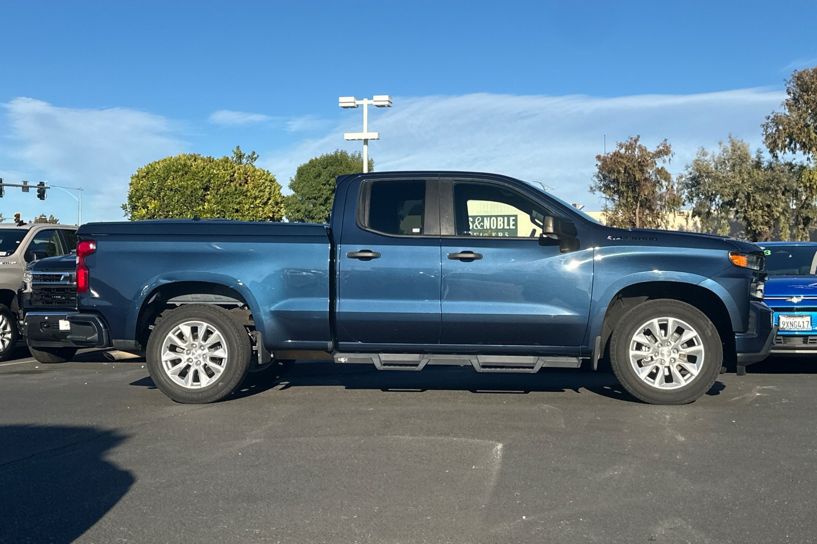 Used 2022 Chevrolet Silverado 1500 Custom w/ LPO, Dark Essentials Package RWD image 4