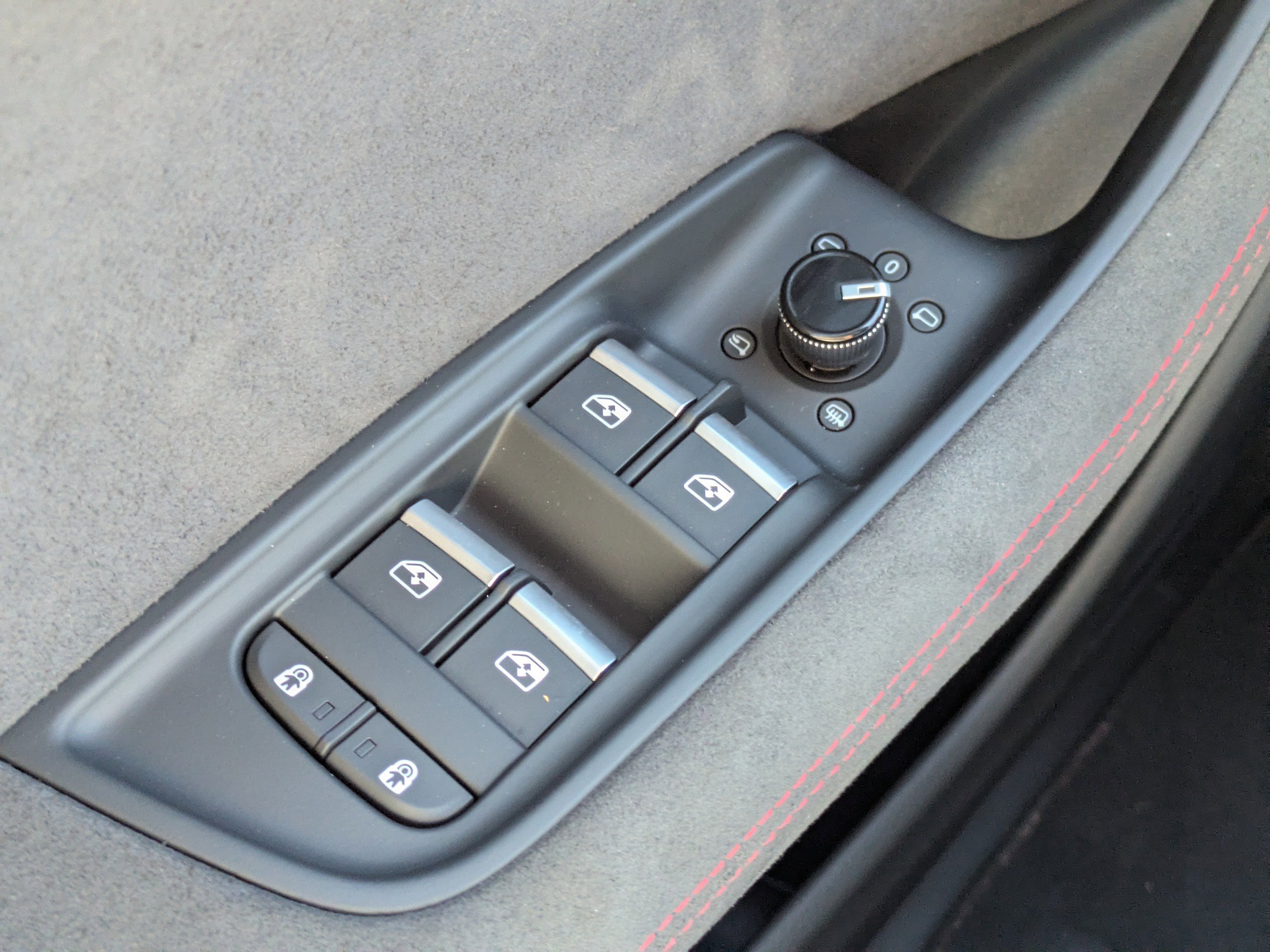 Used 2025 Audi RS Q8 performance image 29