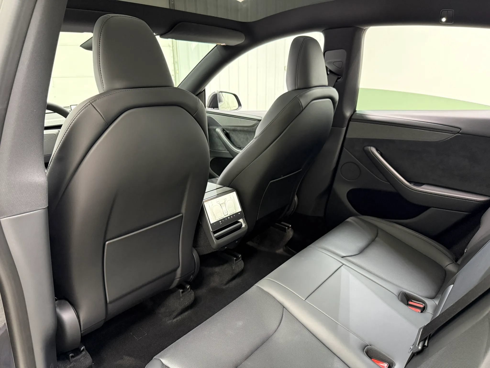 Used 2026 Tesla Model Y Long Range RWD image 17