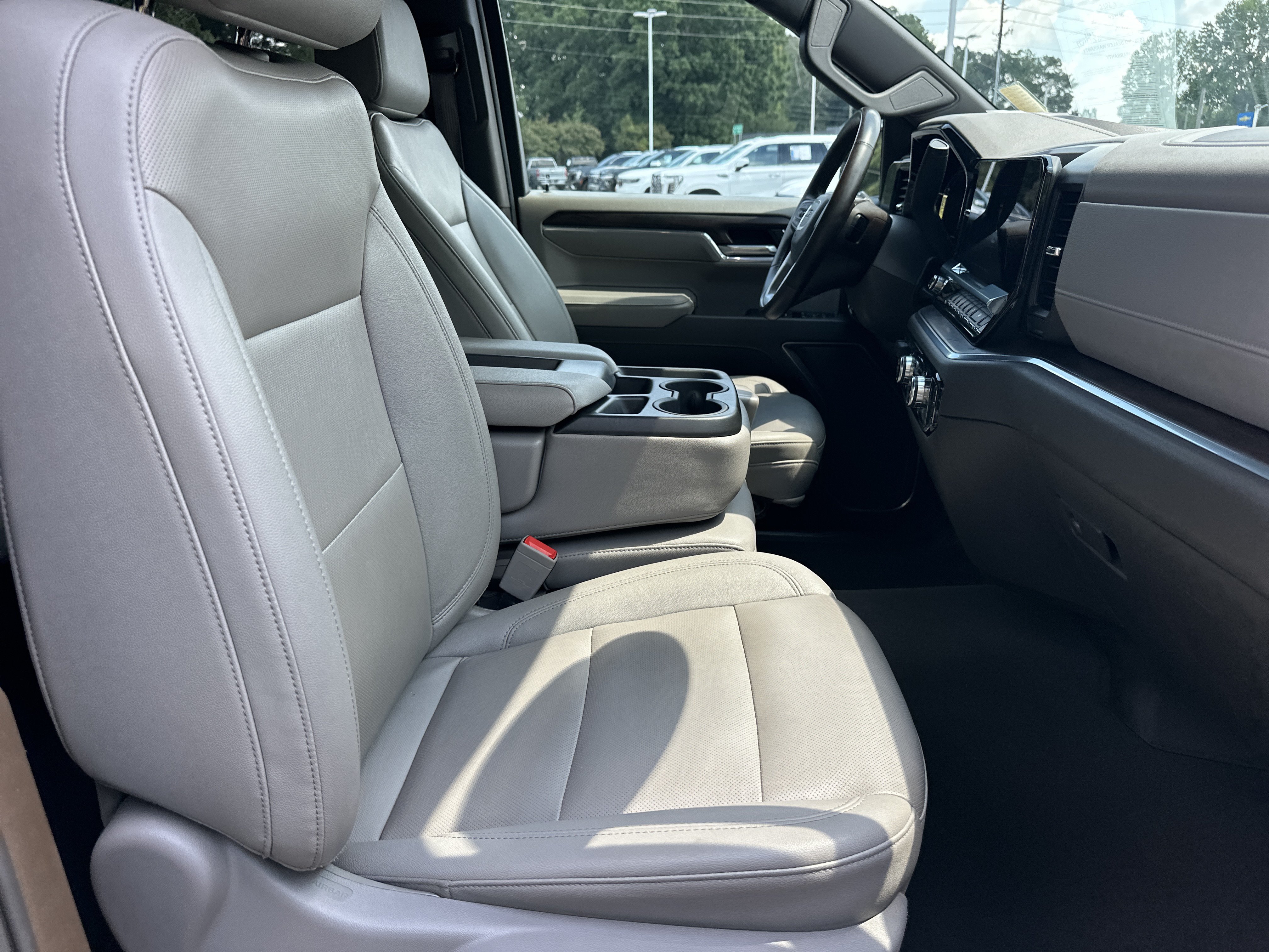Used 2025 GMC Sierra 1500 SLT AWD/4WD image 14