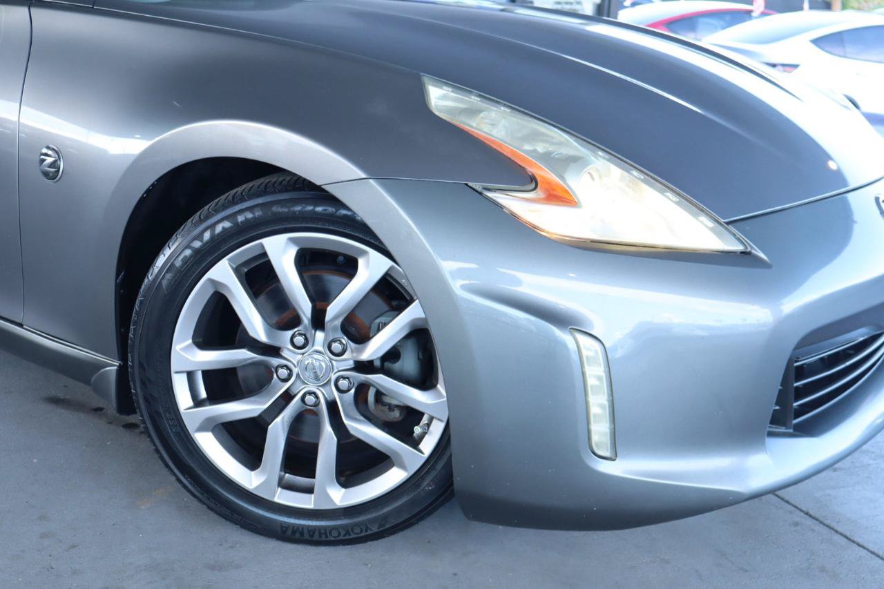 Used 2014 Nissan 370Z Touring RWD image 4