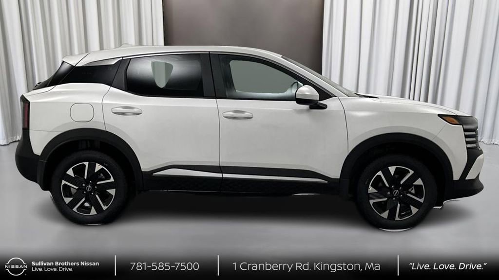 Used 2025 Nissan Kicks SV AWD/4WD image 4