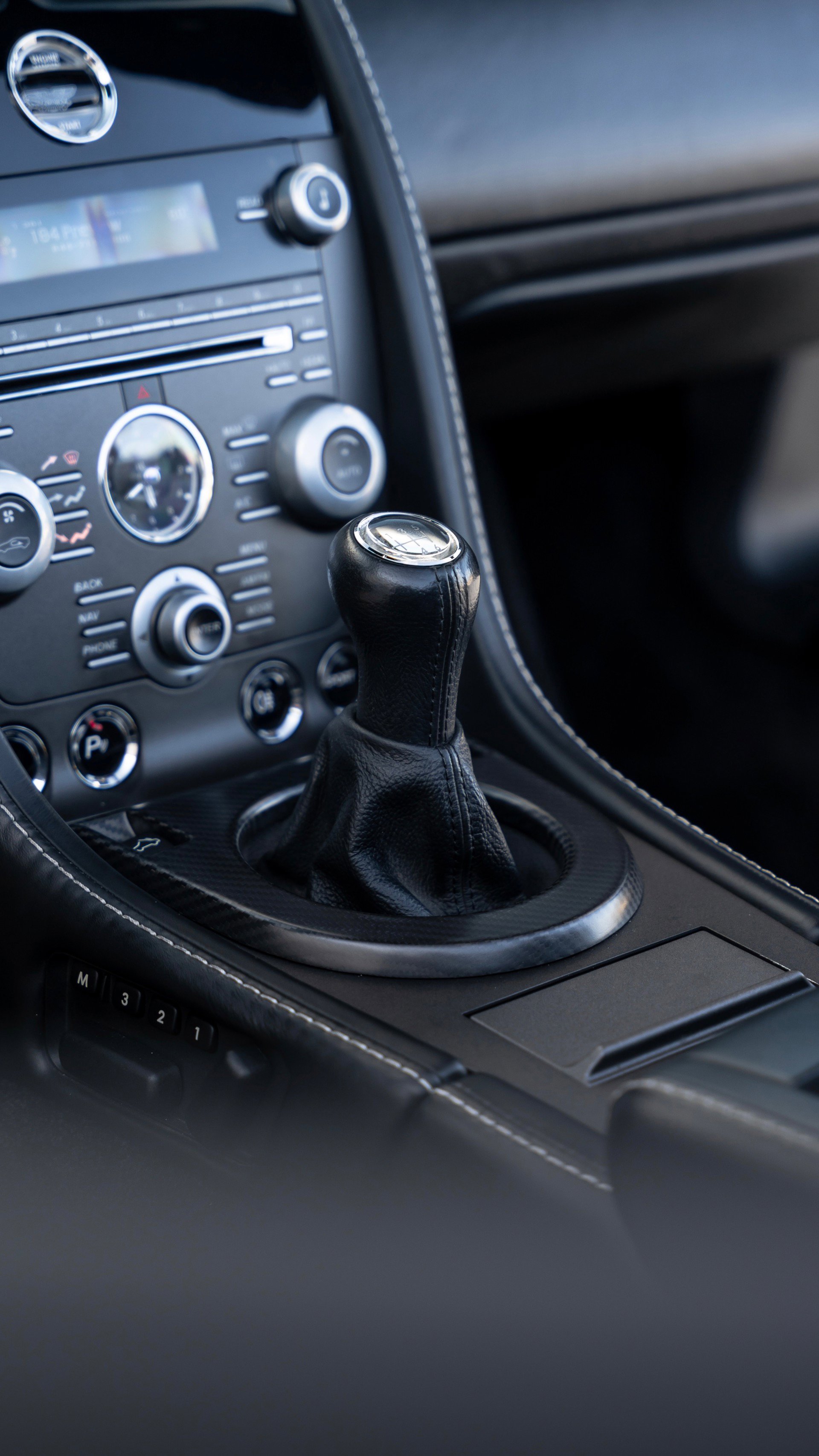 Used 2015 Aston Martin V8 Vantage GT image 6