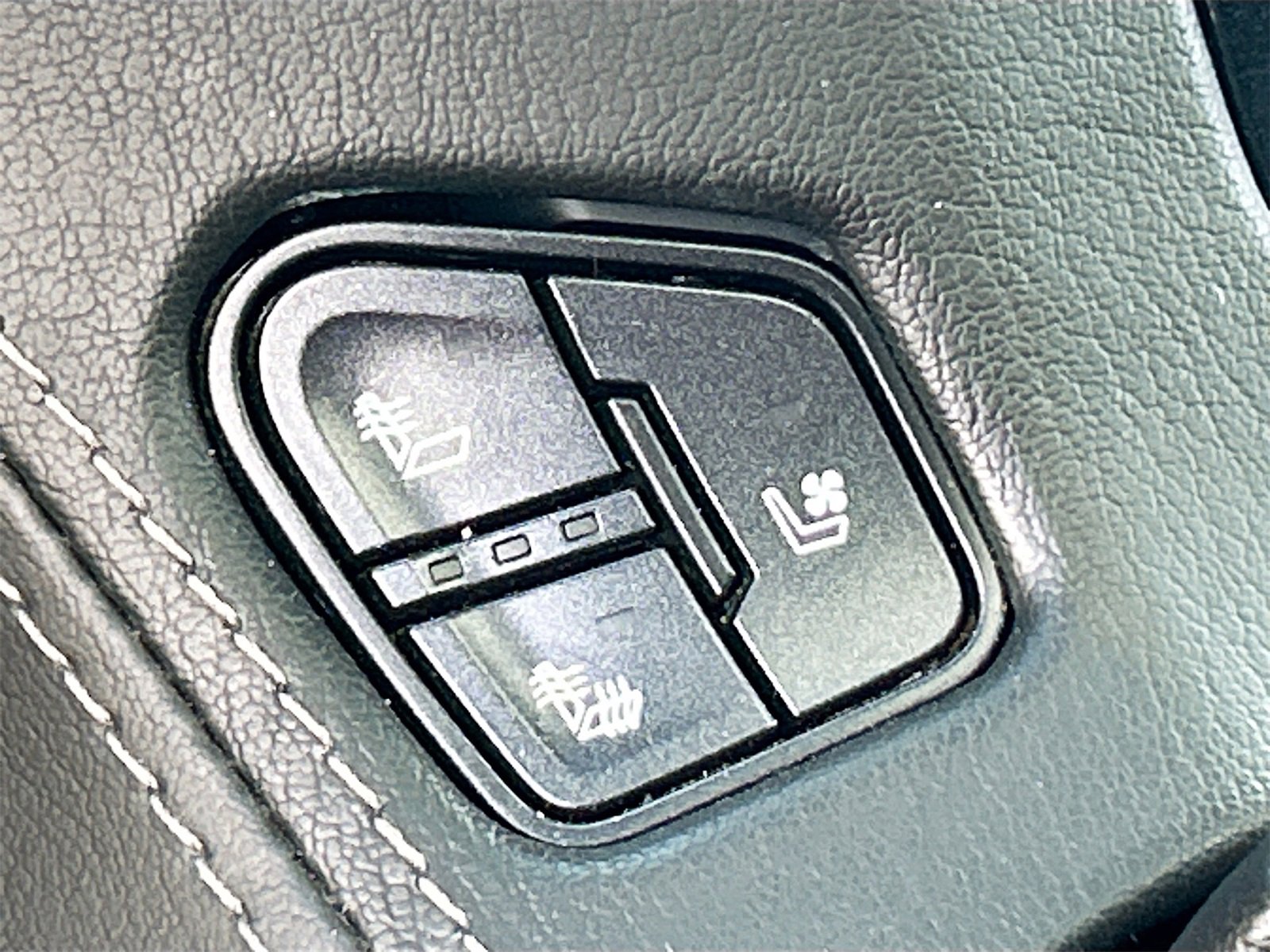 Used 2019 GMC Yukon XL Denali w/ Open Road Package image 21