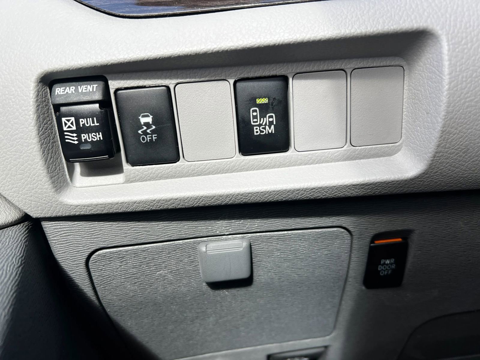 Used 2017 Toyota Sienna XLE AWD/4WD image 21