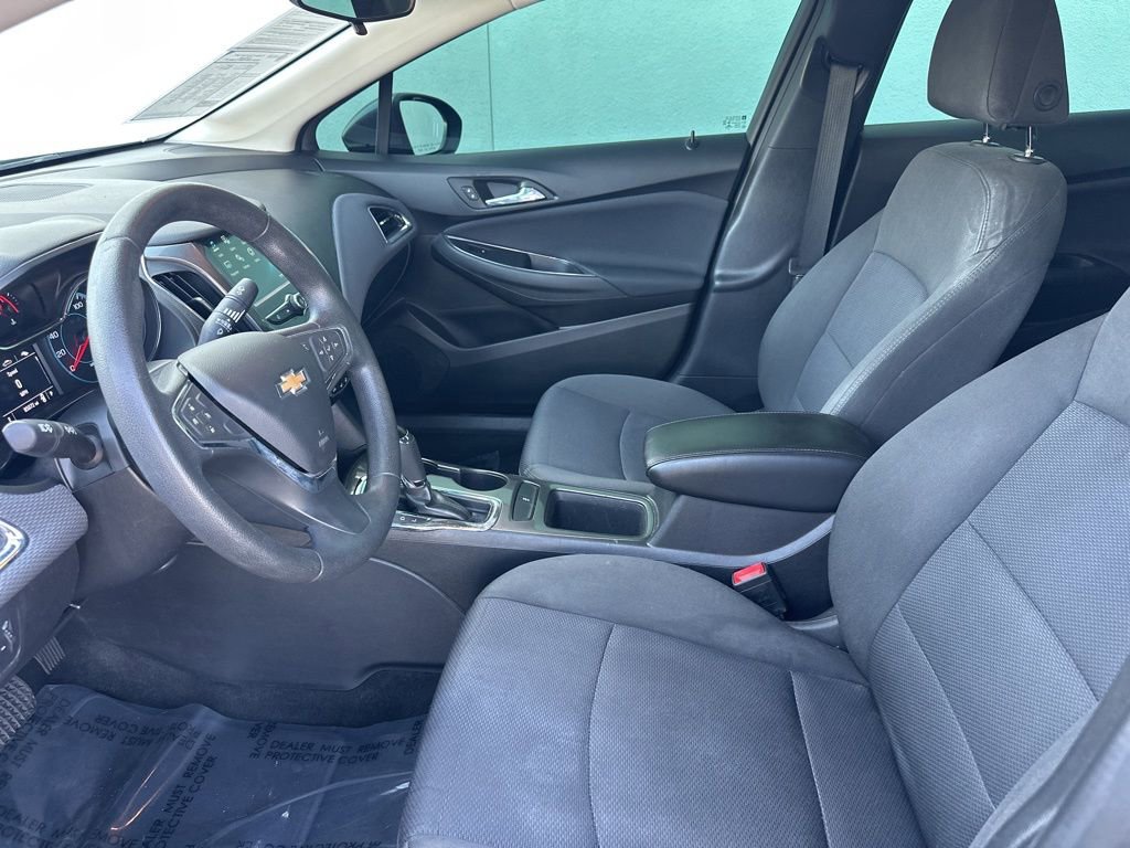 Used 2018 Chevrolet Cruze LT w/ Convenience Package FWD image 12