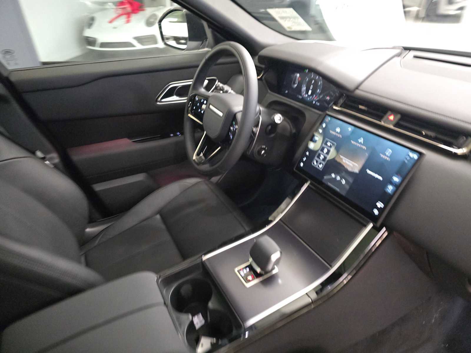 New 2026 Land Rover Range Rover Velar Dynamic SE image 11