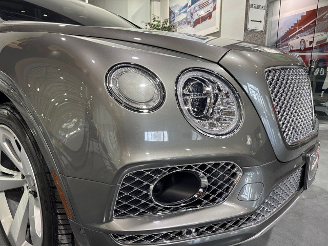 Used 2017 Bentley Bentayga image 26